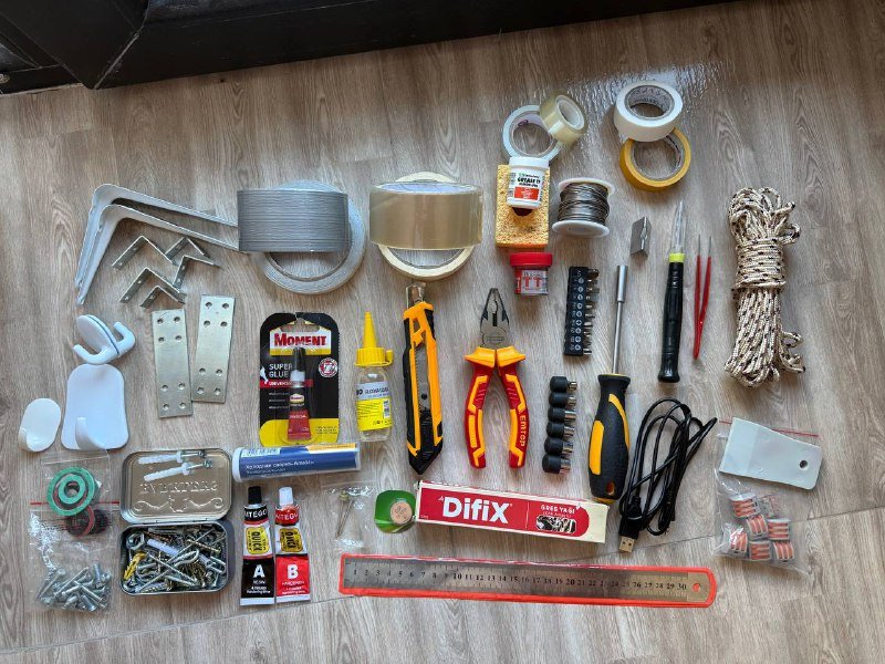 Набор инструментов и мелочей для дома
