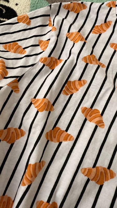 Футболка унисекс с принтом круассанов Pull&Bear S-M 100% коттон 2