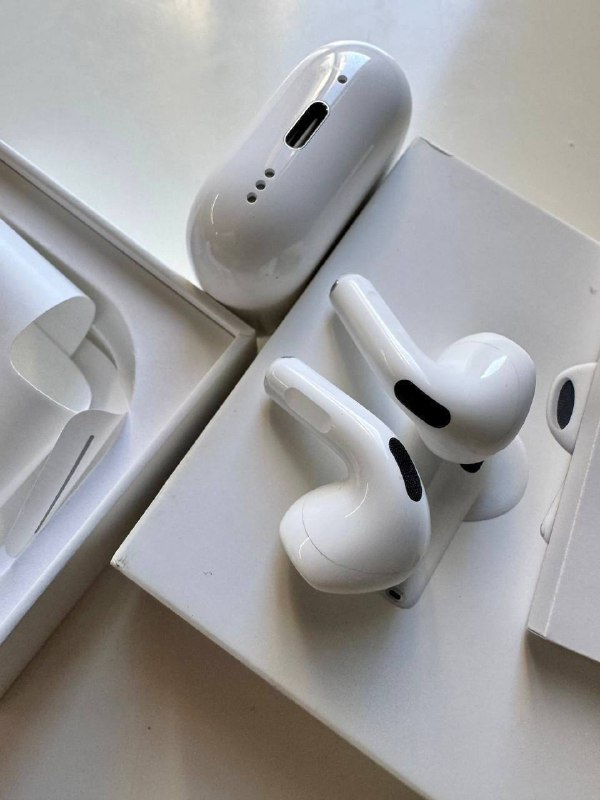 Наушники AirPods 4 с шумоподавлением