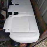 Переднее правое и заднее сиденья Tesla Model Y 2
