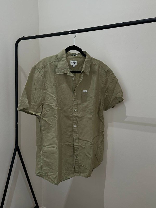 Жилетка L, Худи Travis Scott M, Рубашка чёрная H&M L, Рубашка льняная wrangler L, Шорты M 7