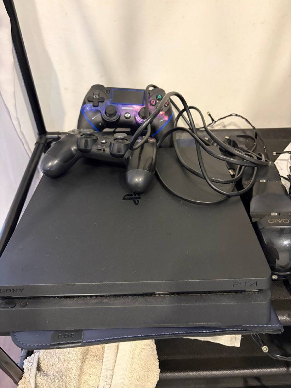 PS4 Slim, 2 геймпада, док станция