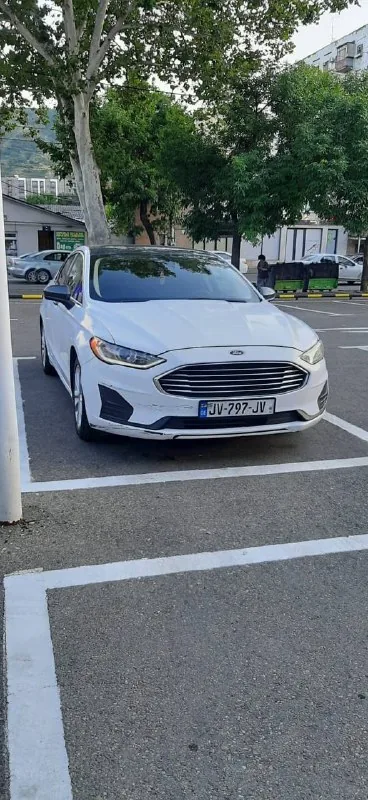 Ford Fusion Hybrid SE 2019 1