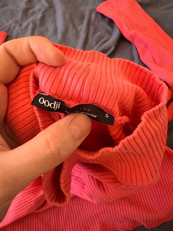 Красный женский свитер размер S