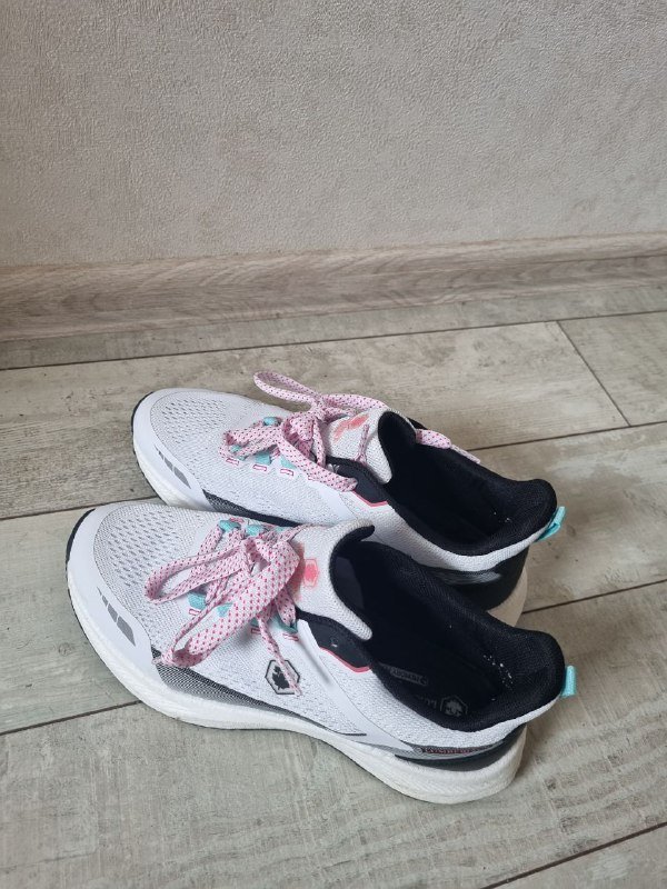 Кроссовки размер 40