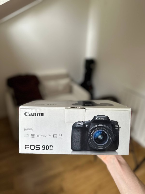Камера Canon 90D, объектив 18-135 мм, аксессуары