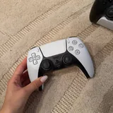 PlayStation 5 Pro, два джойстика, подставка с зарядкой 3