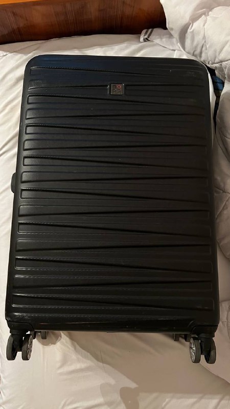 чемодан Modo, белые сабо Zara, черные ботильоны Zara, пиджак эко кожа, платье Zara