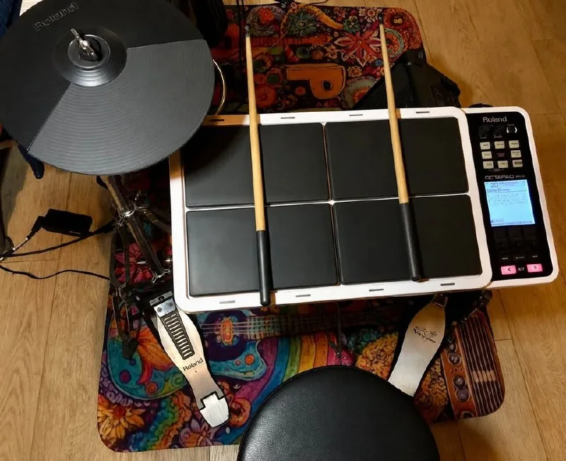 Roland OCTAPAD SPD-30 с электронной тарелкой и педалями
