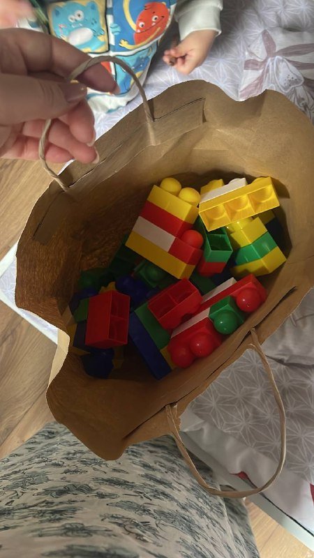 Половина пакета детских игрушек