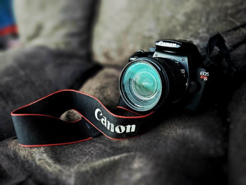 Фотоаппарат Canon EOS 1100D с объективом EF-S 18-55mm IS STM