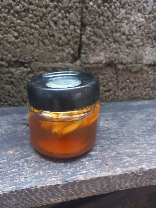 Мёд с чесноком, лимоном и имбирём, орехами, фруктами