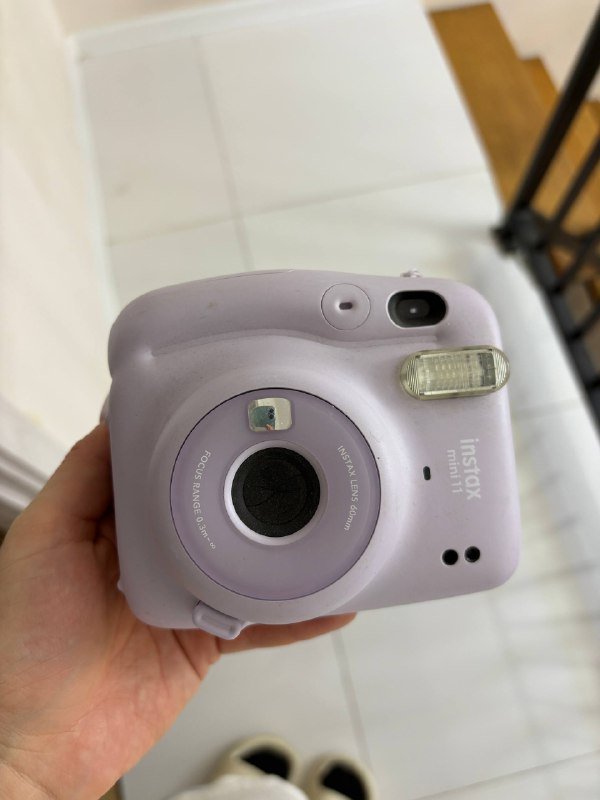 Инстакс, микрофон-колонка, JBL Flip 4, стол, кресло, стойка для микрофона, настольная лампа