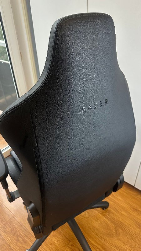 Геймерское компьютерное кресло Razer Iskur 4