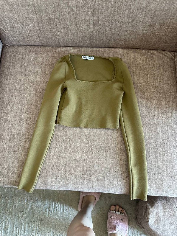 Женская одежда: свитеры, топ, юбка, шорты 3