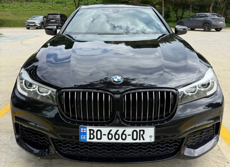 BMW 740i Long G12 1