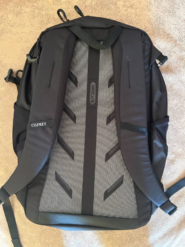 Сноуборд Burton Custom 154, крепы Burton Freestyle M, водолазка Muji S, пояс для бега, бибы M, перчатки боксерские 10oz, Bluetooth колонка Canyon bsp-4, рюкзак Osprey Axis Black 3
