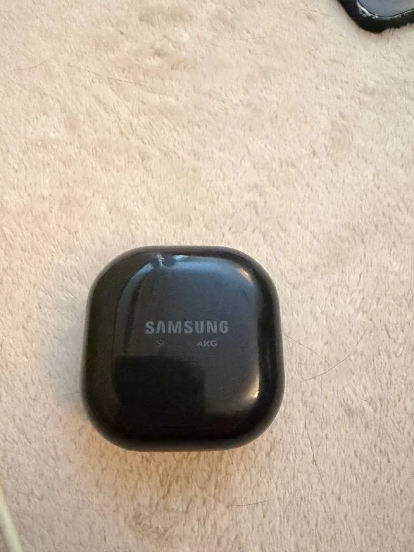 Samsung Galaxy Buds Live левый наушник и кейс 1