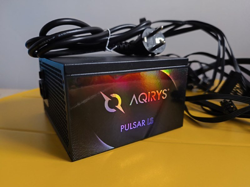 Aqirys Pulsar LS 750W, Sapphire Nitro Gear Graphics Card Support