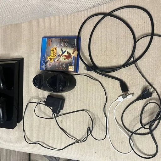 PlayStation 4 Slim, два джойстика, игры