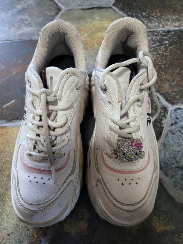 Детские кроссовки в отличном состоянии 2