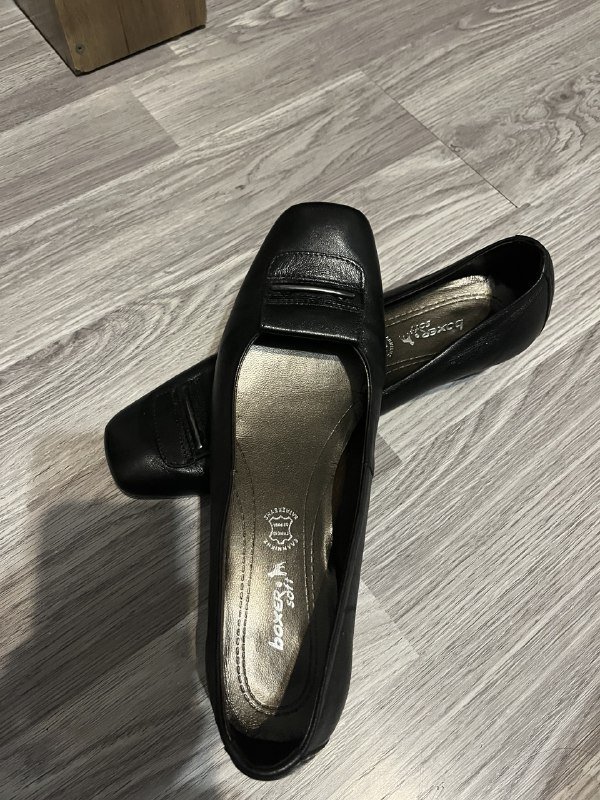 Кожаные туфли 40 размер с каблучком