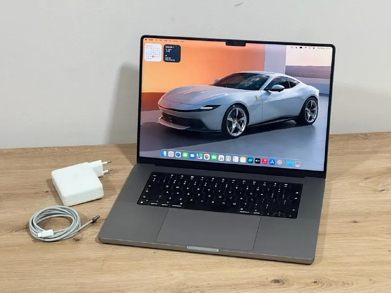 Apple MacBook Pro 16-inch M2 Pro 1