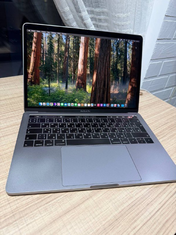 MacBook Pro 13 2018, Apple Watch 8 45mm 2