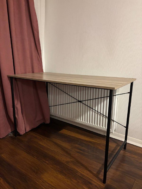 Стол, офисный стул, подставка под телефон