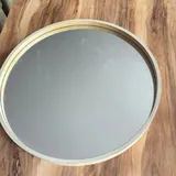Настенное зеркало в деревянной раме 2