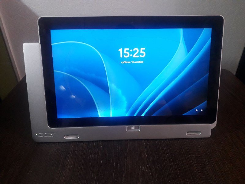 Планшетный ПК Acer Iconia W700 с док-станцией