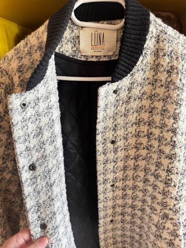 Женская куртка-бомбер в стиле casual 3