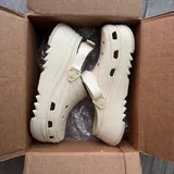 Crocs Unisex Hiker Xscape Clog 4
