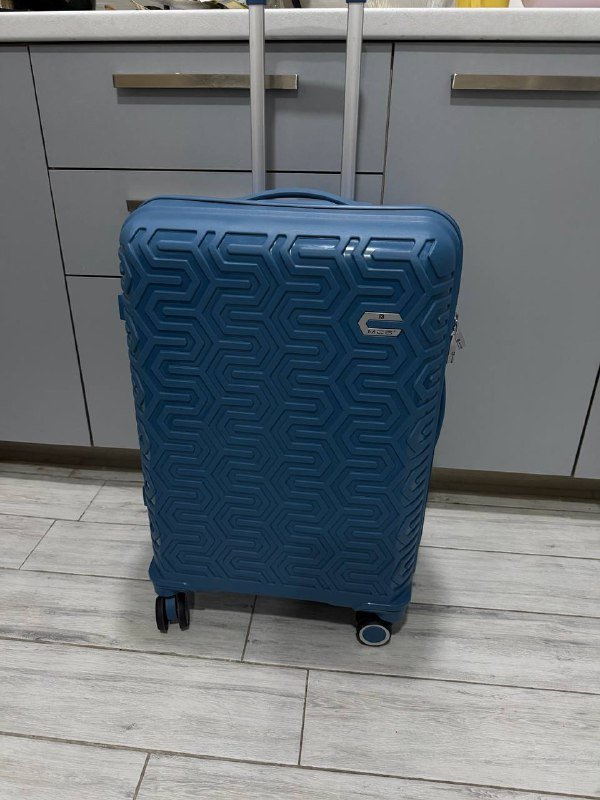 чемодан среднего размера