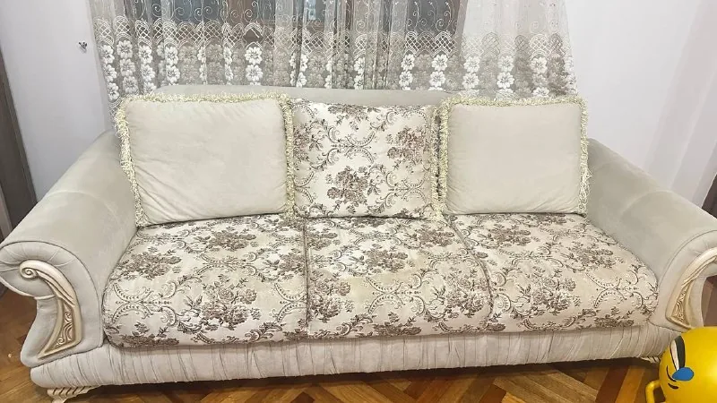 Диван