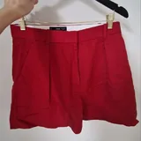 Черный топ, белые брюки, желтые брюки, льняные шорты, платье 6
