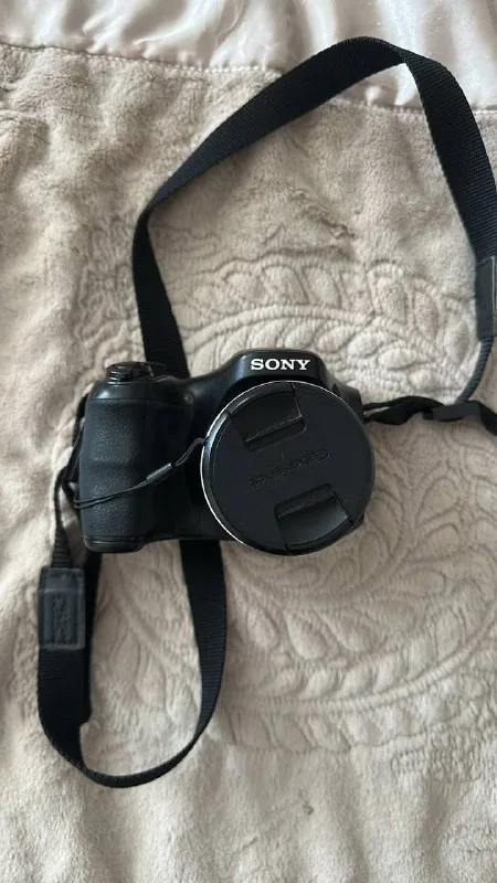 Sony Cyber-shot DSC-H200 1