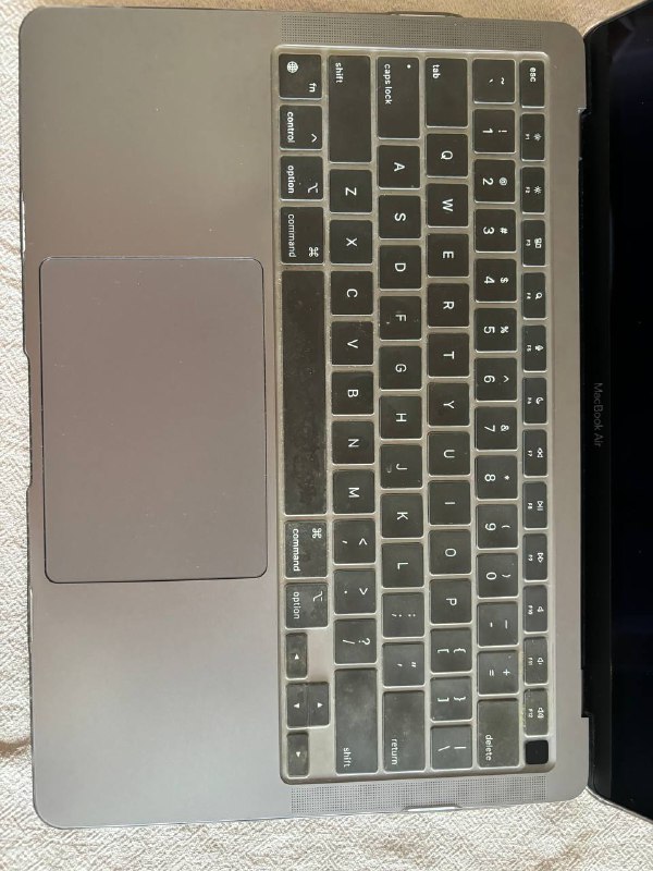 MacBook Air 13” 2020 (Space Gray) 5