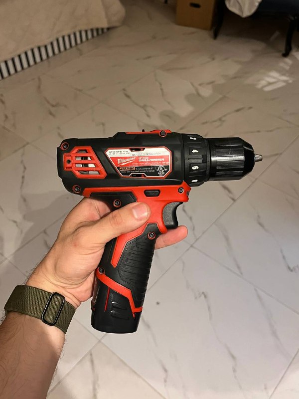 Дрель-шуруповёрт Milwaukee M12 2407-20 2