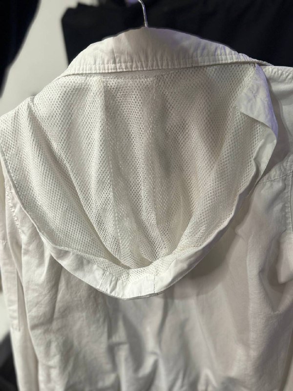 Белая ветровка с отстегивающимся капюшоном, размер S 3