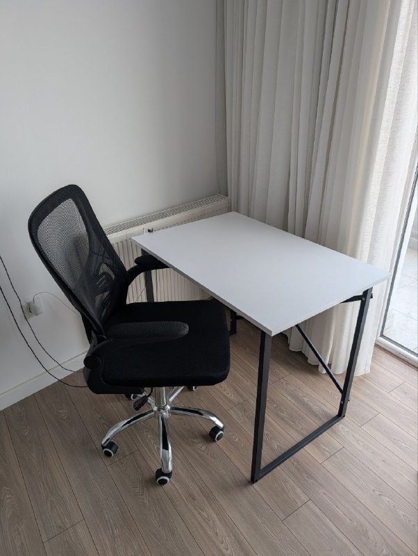 Стол и компьютерный офисный стул 3