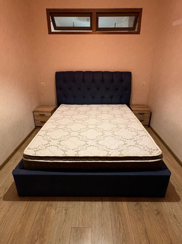 Кровать с матрасом