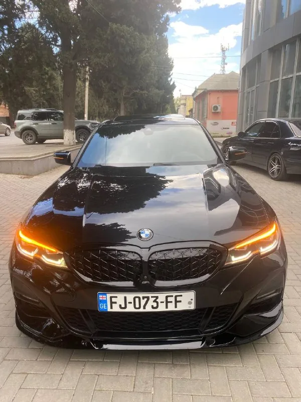 BMW 3 Series 330i 1