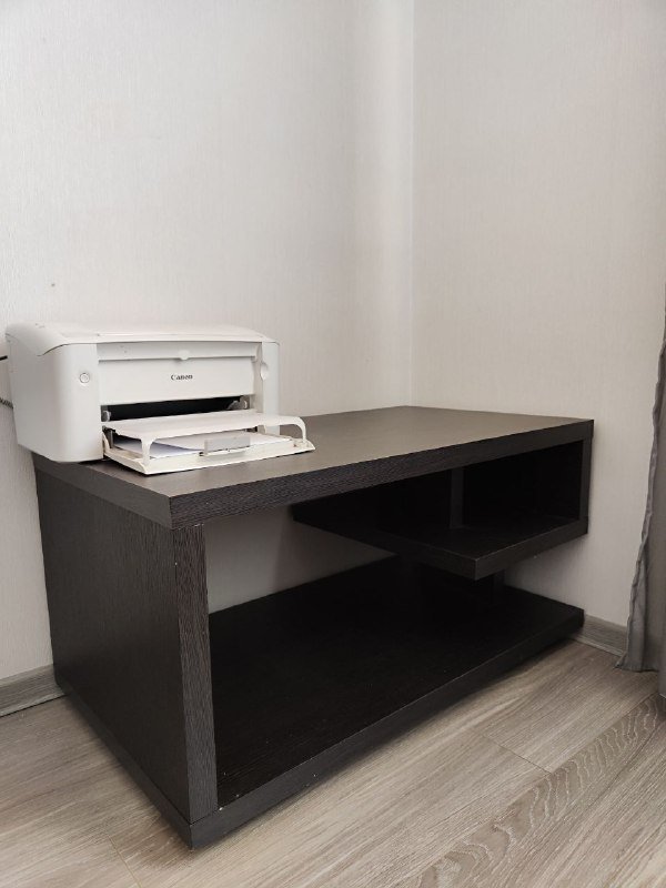 Стол журнальный на колесах