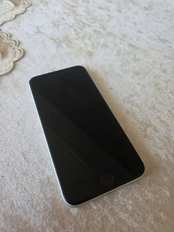 iPhone SE 2Gen 64GB 1