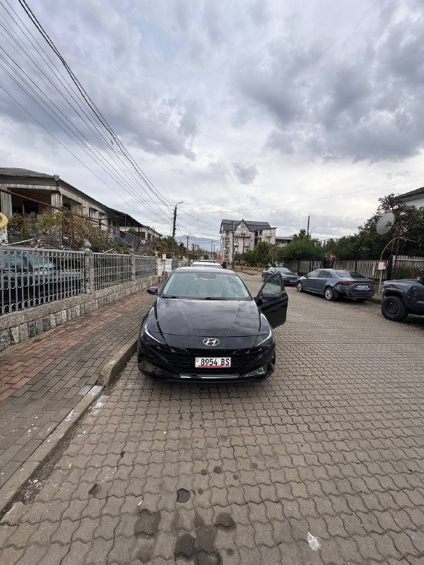 Hyundai Elantra гибрид 2023 года 4