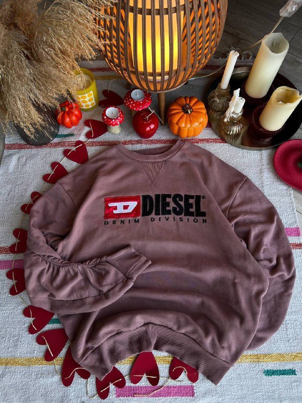 Пудровый свитшот с утяжками на рукавах, Нейлоновый жилет на пуху, Худи с динозавром, Трикотажный свитер с V-образным воротником