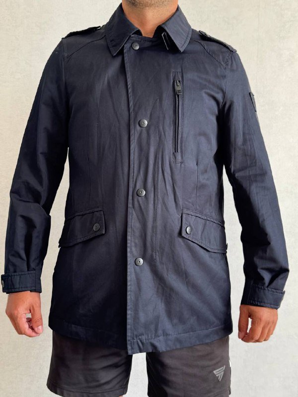 Куртка ветровка размер M