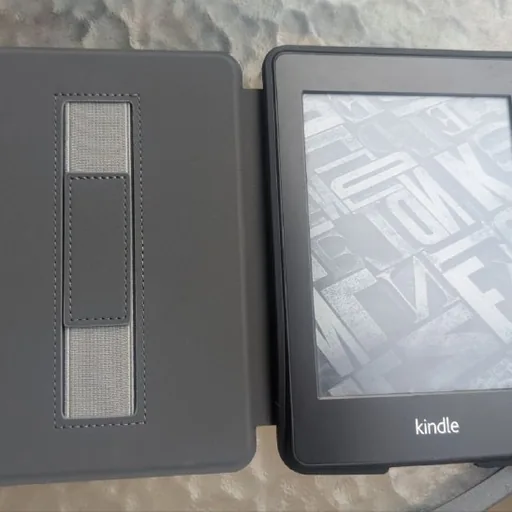 Amazon Kindle Paperwhite с чехлом