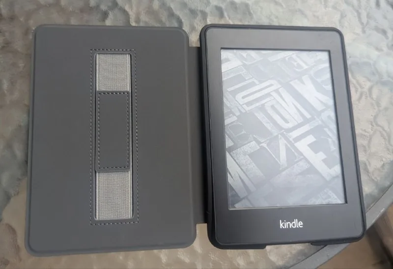 Amazon Kindle Paperwhite с чехлом 1
